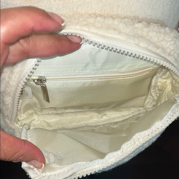 Dodgers Hello Kitty Collaboration Fanny Pack  Adjustable Strap new without tags - Picture 5 of 7